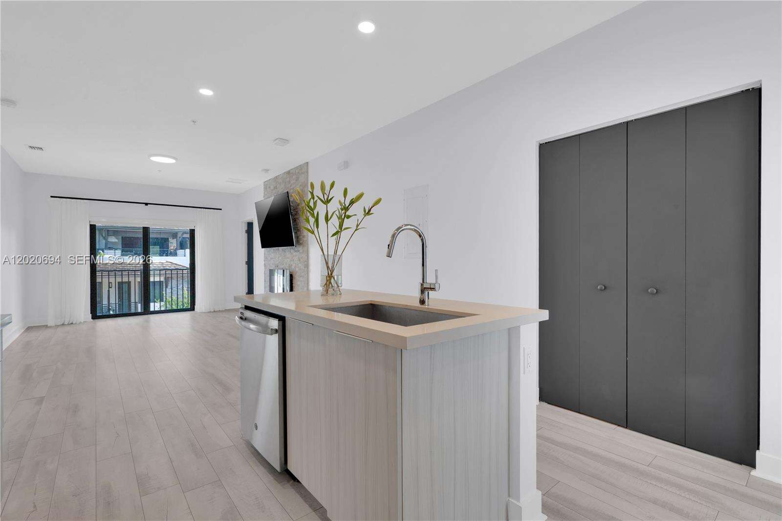 Urbana At The Residences Condo No1 | Unit #38 Unit #38 | Picture 3