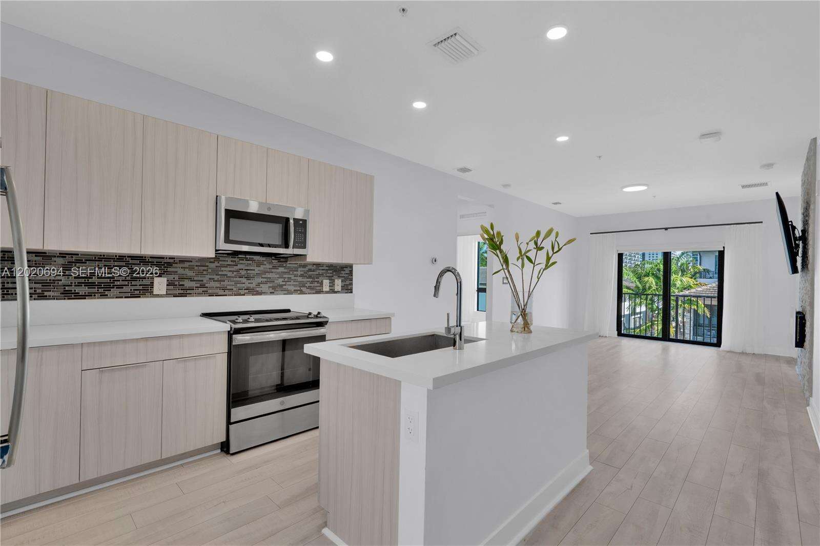 Urbana At The Residences Condo No1 | Unit #38 Unit #38 | Picture 4