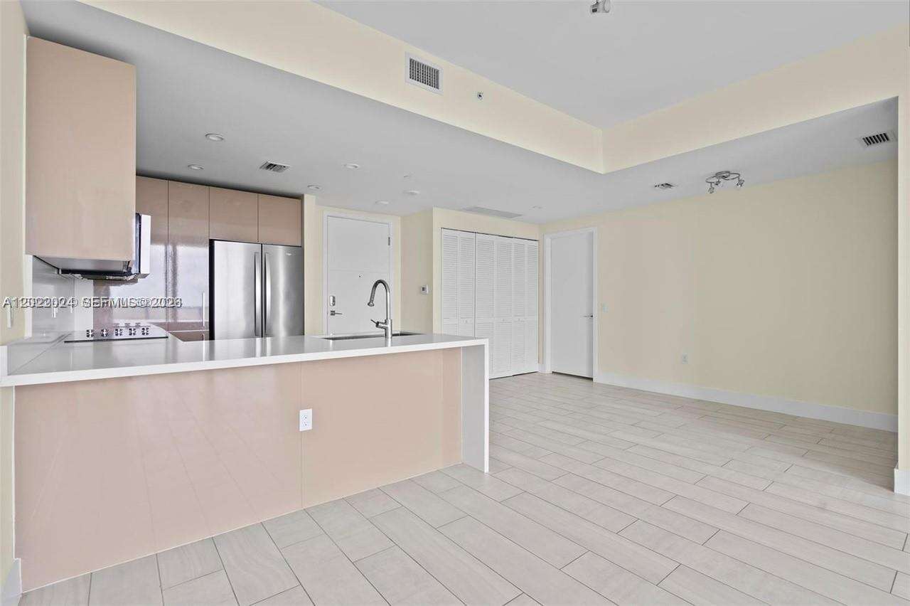 Metropica North Tower One | Unit #2202 Unit #2202 | Picture 11