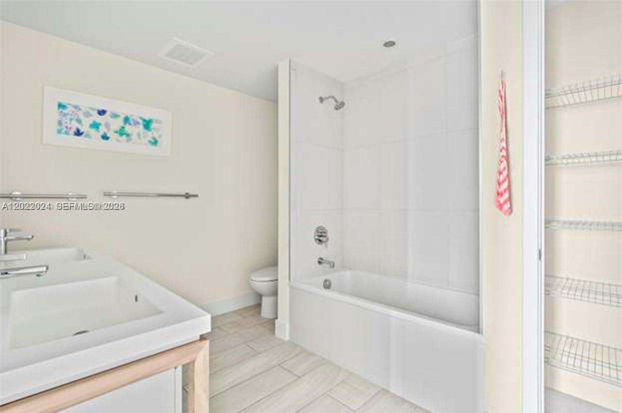 Metropica North Tower One | Unit #2202 Unit #2202 | Picture 13