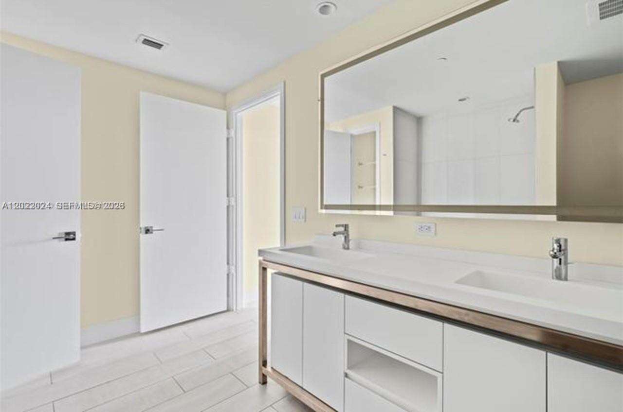 Metropica North Tower One | Unit #2202 Unit #2202 | Picture 14