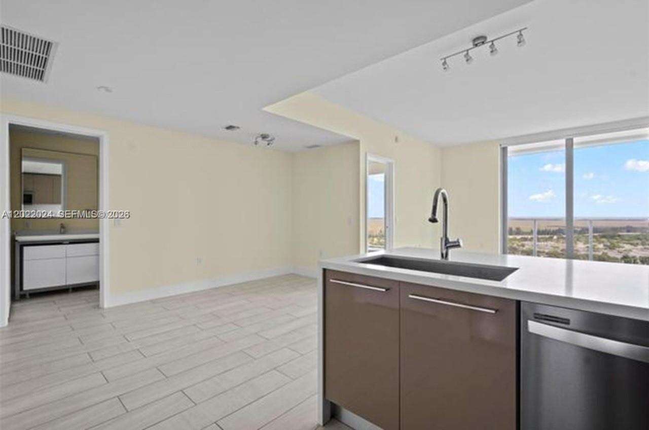 Metropica North Tower One | Unit #2202 Unit #2202 | Picture 3