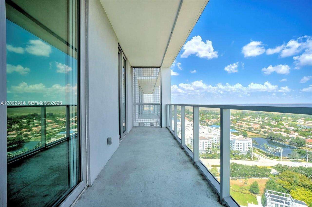 Metropica North Tower One | Unit #2202 Unit #2202 | Picture 4