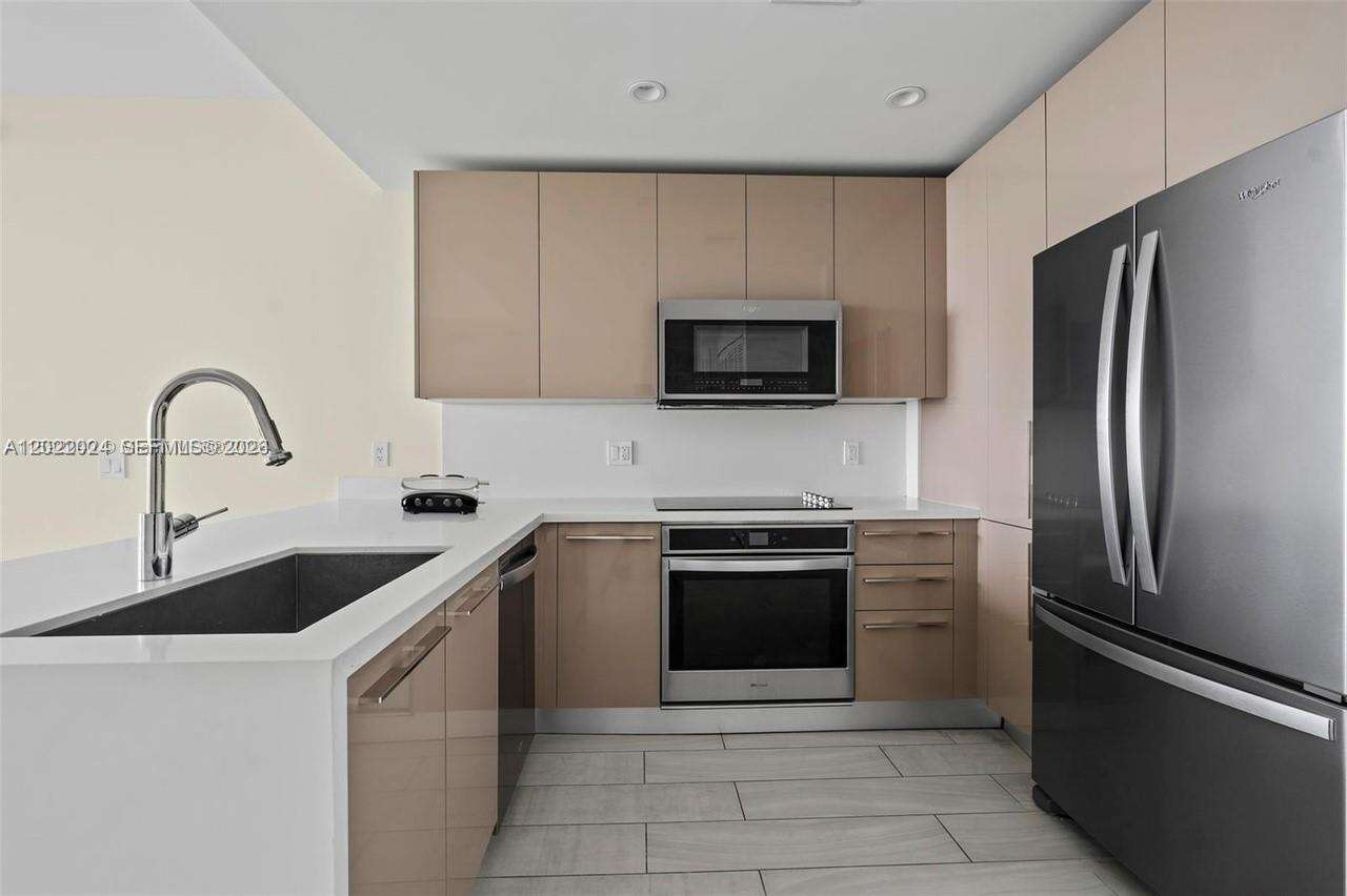 Metropica North Tower One | Unit #2202 Unit #2202 | Picture 9
