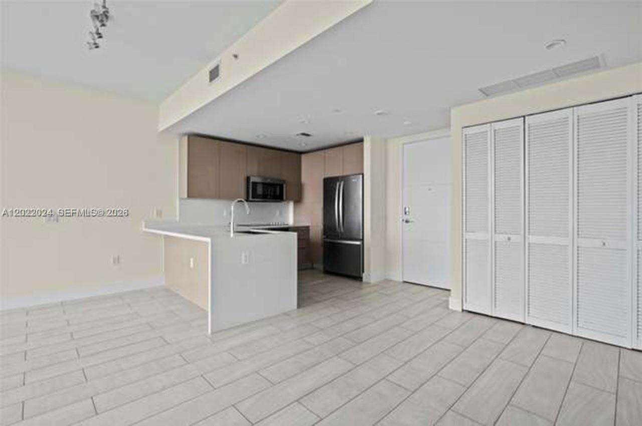 Metropica North Tower One | Unit #2202 Unit #2202 | Picture 10