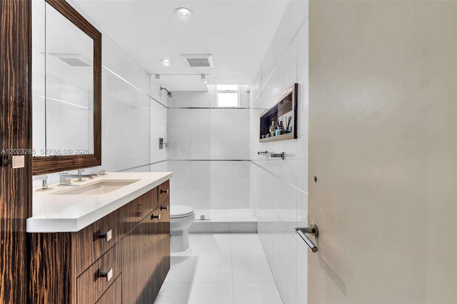 The Olympus Condo Phase C | Unit #1514 Unit #1514 | Picture 18