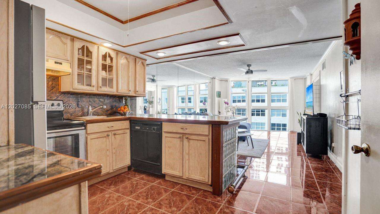 Bayview Terrace | Unit #1404 Unit #1404 | Picture 10