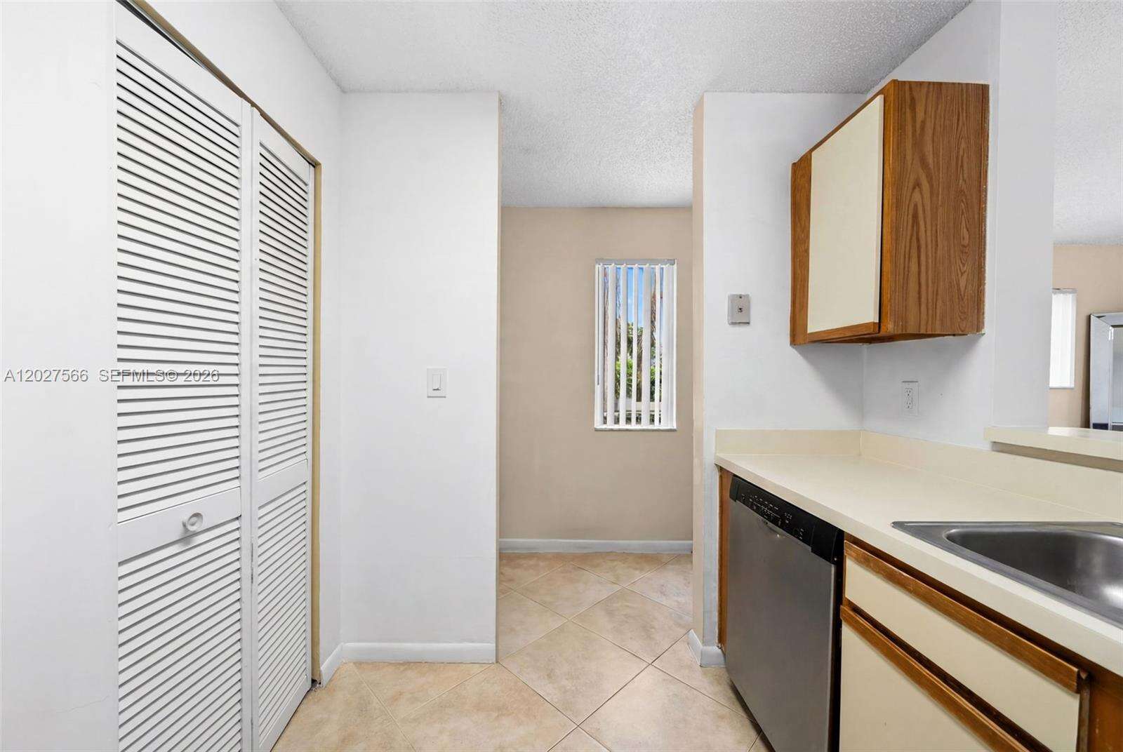 Summer Lake | Unit #205 Unit #205 | Picture 3