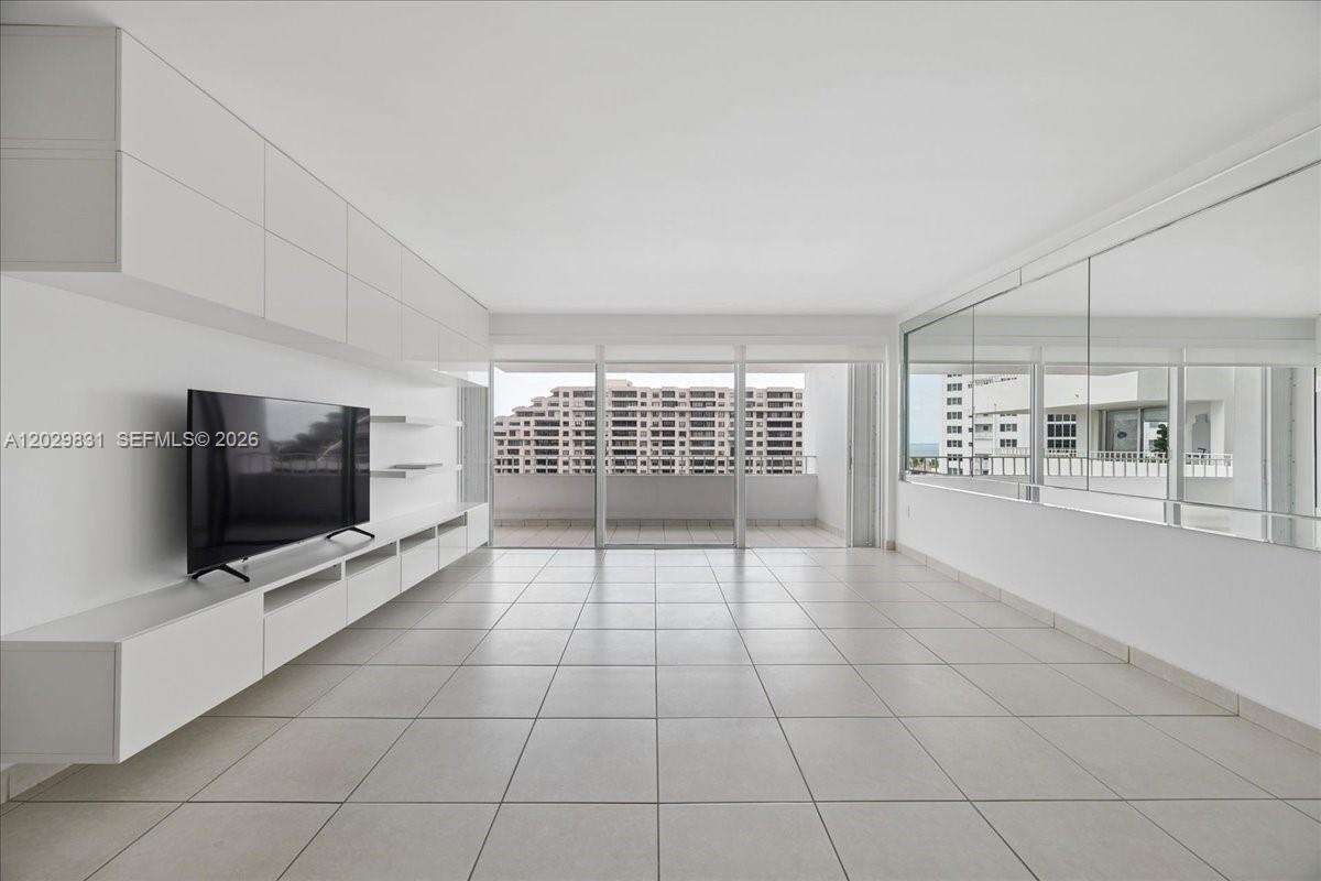 Commodore Club South | Unit #911 Unit #911 | Picture 12