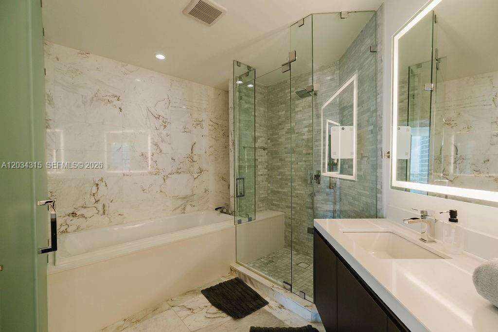 Paramount Miami Worldcenter | Unit #2403 Unit #2403 | Picture 24