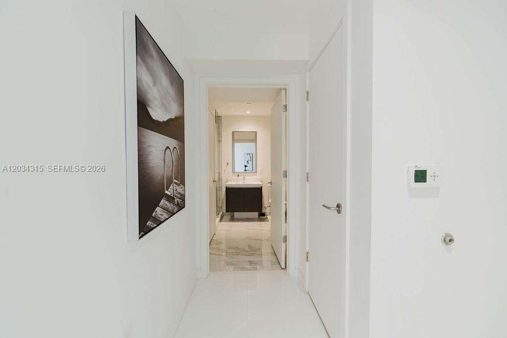 Paramount Miami Worldcenter | Unit #2403 Unit #2403 | Picture 4