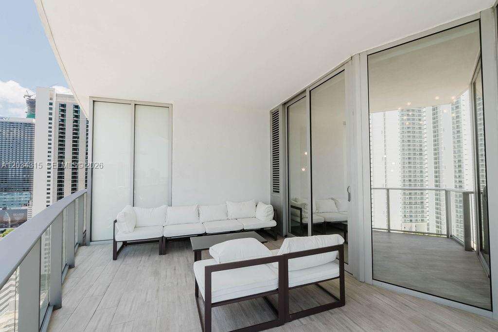 Paramount Miami Worldcenter | Unit #2403 Unit #2403 | Picture 34