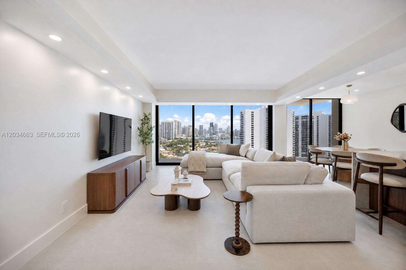 Turnberry Towers | Unit #19F Unit #19F | Picture 3