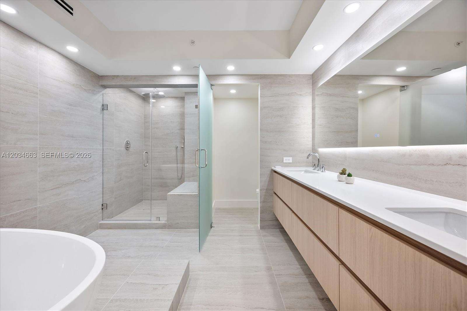 Turnberry Towers | Unit #19F Unit #19F | Picture 24