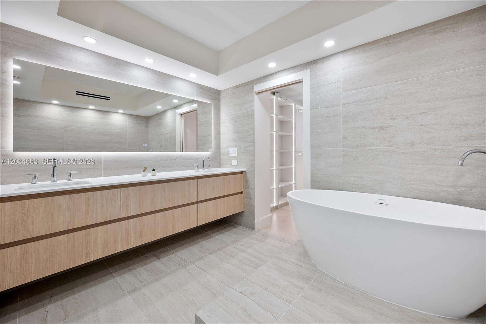 Turnberry Towers | Unit #19F Unit #19F | Picture 25