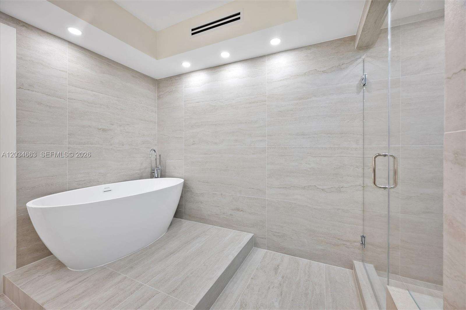 Turnberry Towers | Unit #19F Unit #19F | Picture 27
