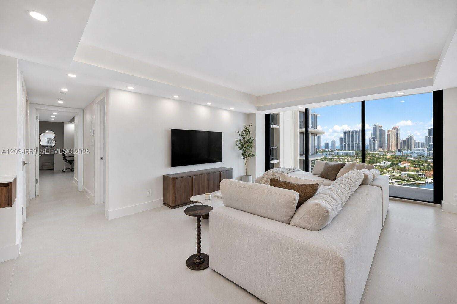 Turnberry Towers | Unit #19F Unit #19F | Picture 4
