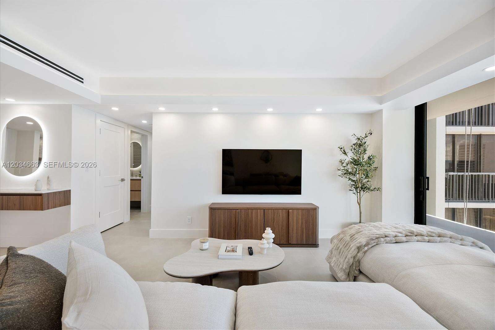 Turnberry Towers | Unit #19F Unit #19F | Picture 6