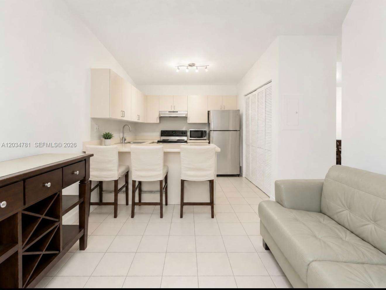 Point Lake Condo Vii | Unit #204 Unit #204 | Picture 6