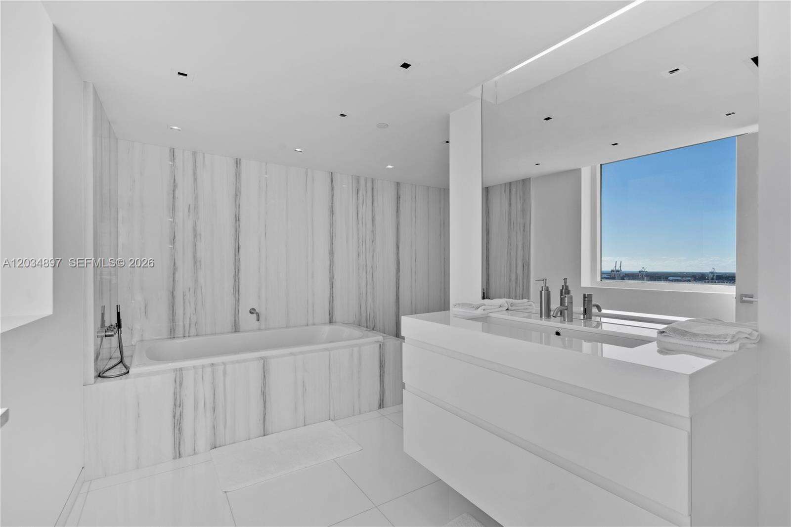 The Grand Venetian | Unit #PH04 Unit #PH04 | Picture 16