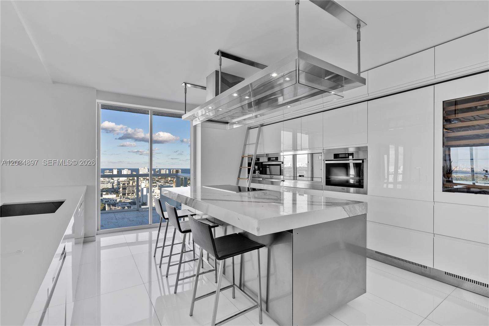 The Grand Venetian | Unit #PH04 Unit #PH04 | Picture 5