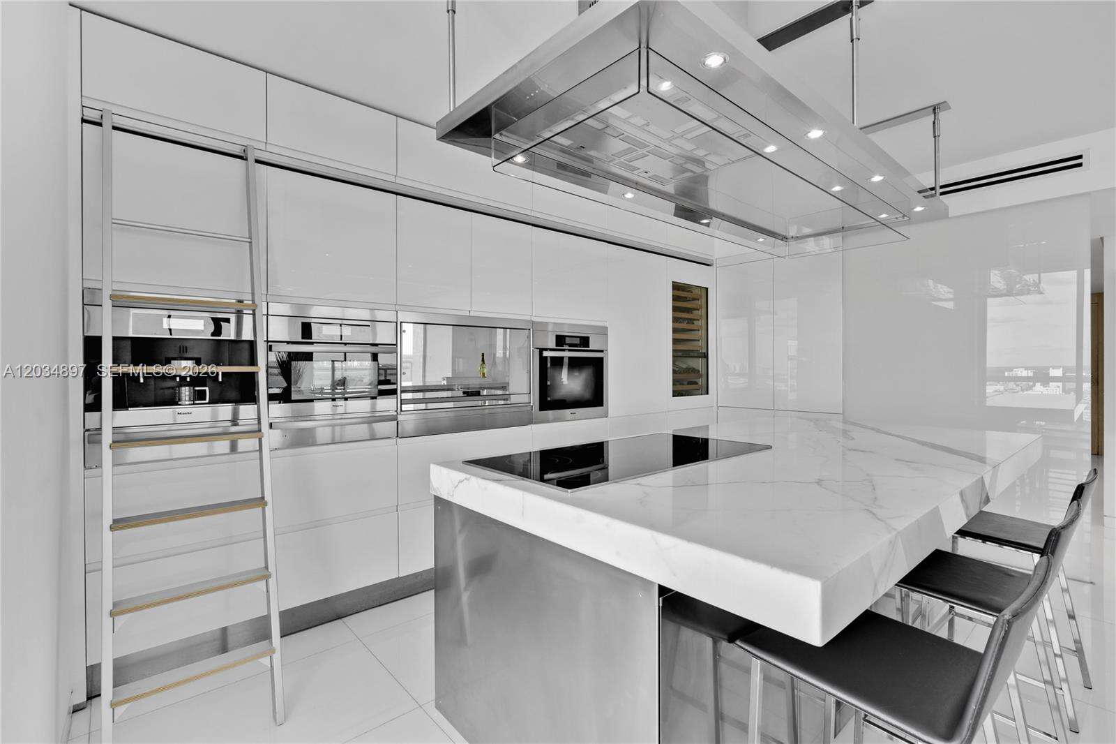 The Grand Venetian | Unit #PH04 Unit #PH04 | Picture 9
