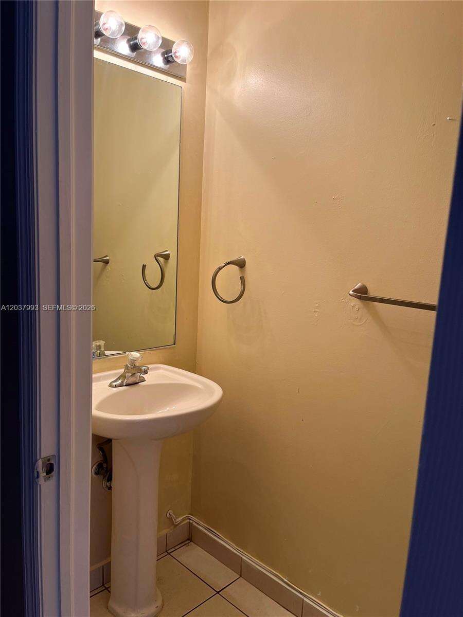 Hampton Isles | Unit #1402 Unit #1402 | Picture 3