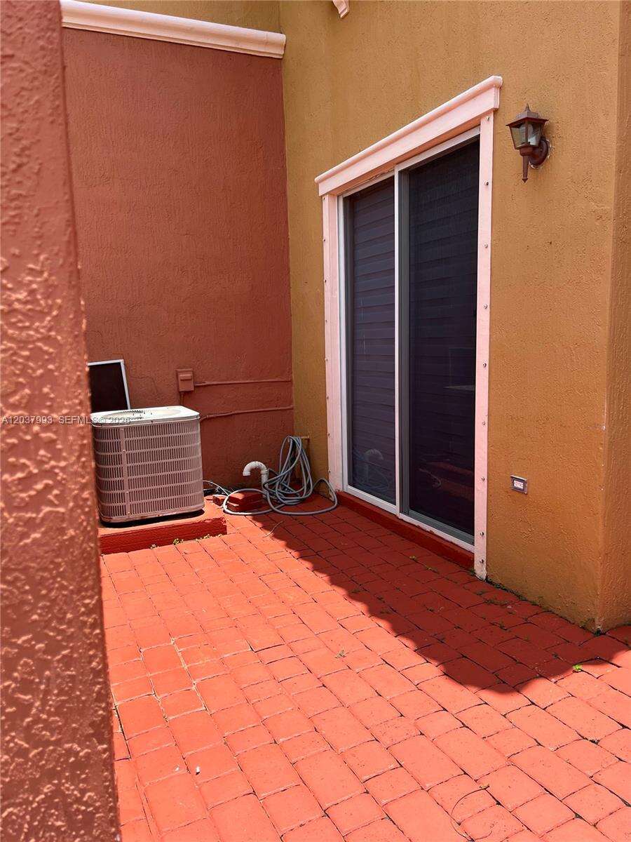 Hampton Isles | Unit #1402 Unit #1402 | Picture 5