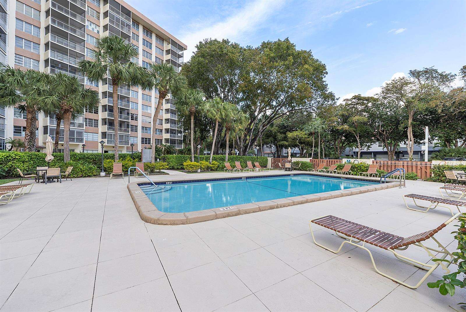 Country Club Tower Of Coral Springs | Unit #918 Unit #918 | Picture 13