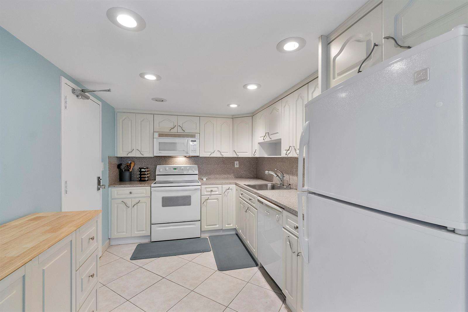 Country Club Tower Of Coral Springs | Unit #918 Unit #918 | Picture 21