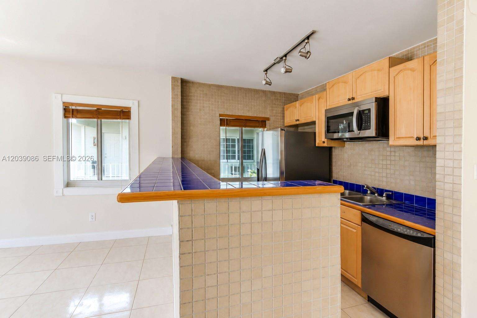 Nonnie Barb Condo Ocean Beach Add No 3 | Unit #12 Unit #12 | Picture 3