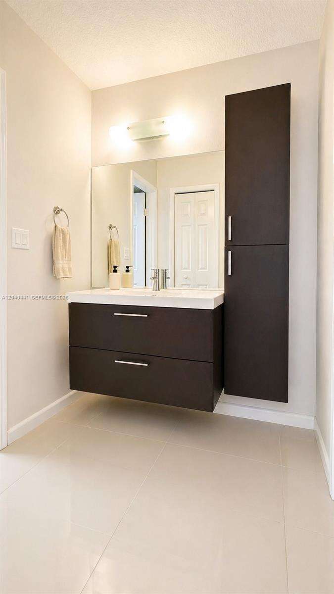 Racquet Club Apartments At Bonaventure 8 North | Unit #204 Unit #204 | Picture 15