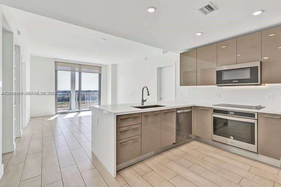 Metropica North Tower One | Unit #907 Unit #907 | Picture 1
