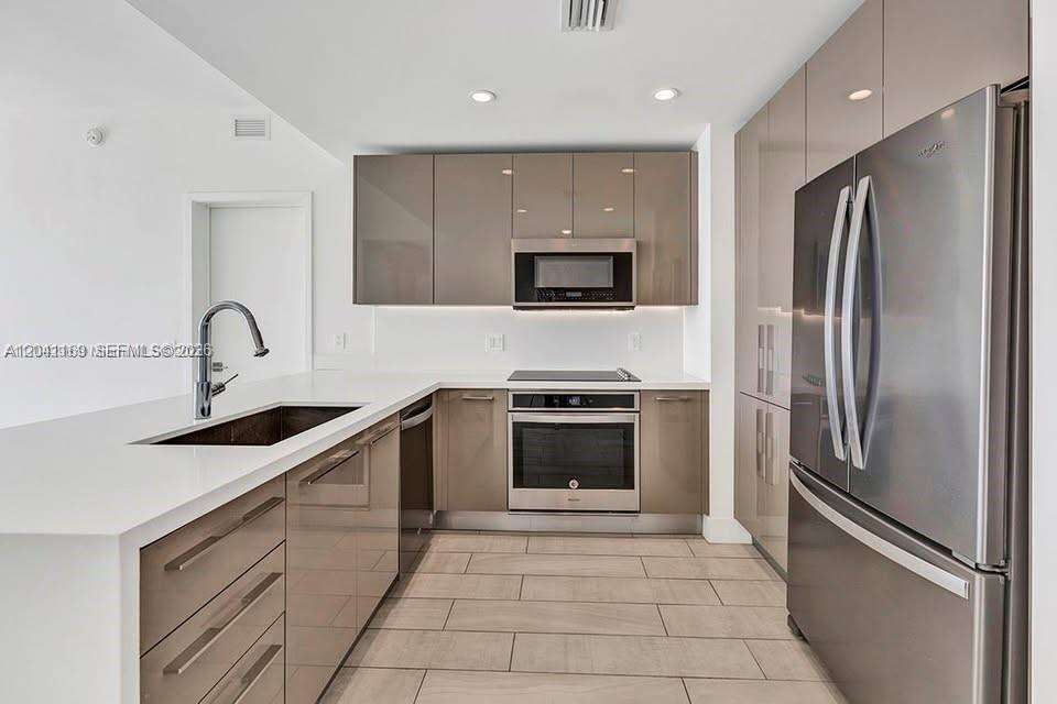 Metropica North Tower One | Unit #907 Unit #907 | Picture 2