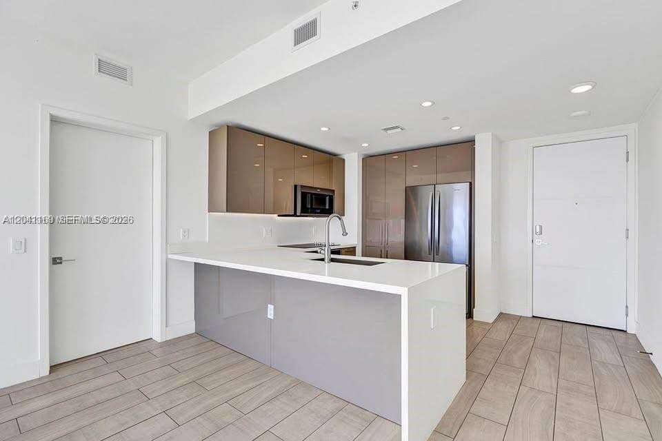 Metropica North Tower One | Unit #907 Unit #907 | Picture 4
