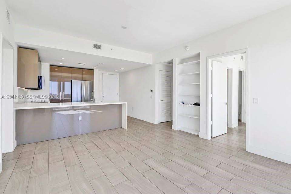 Metropica North Tower One | Unit #907 Unit #907 | Picture 5