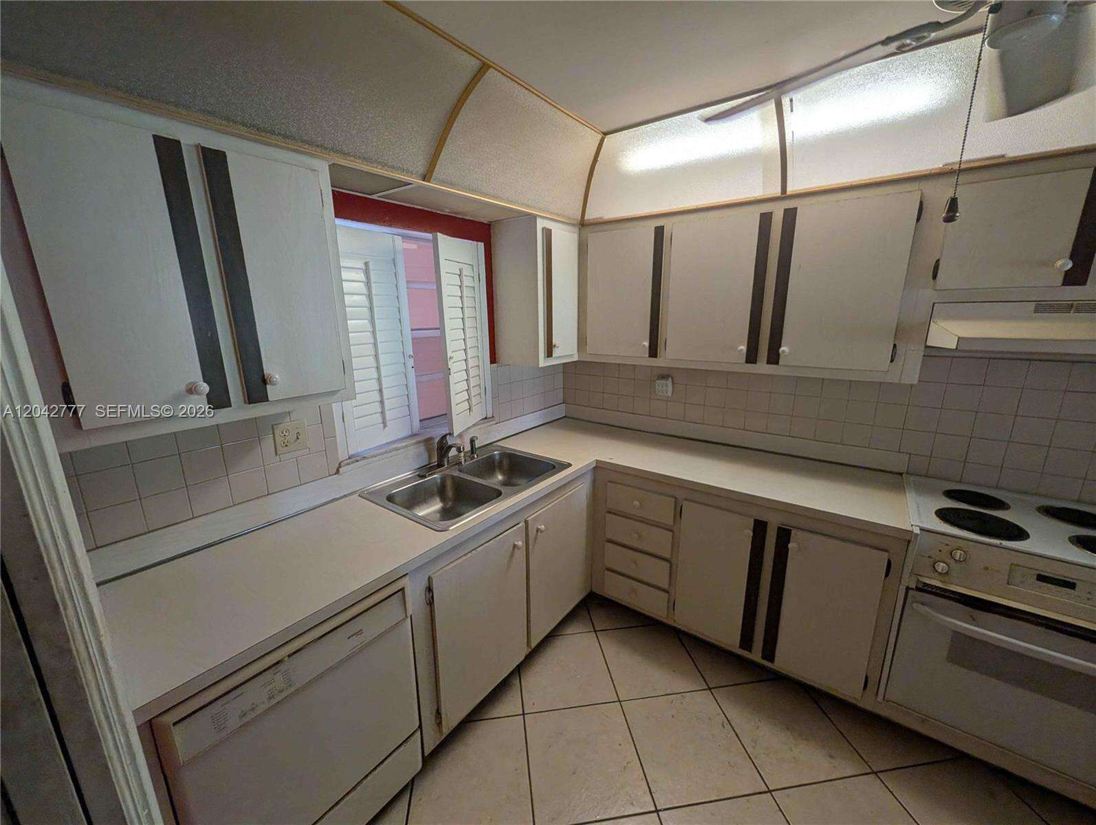 Orchid Tree Condo Three Of Pine Island Ridge A 1 | Unit #102 Unit #102 | Picture 6