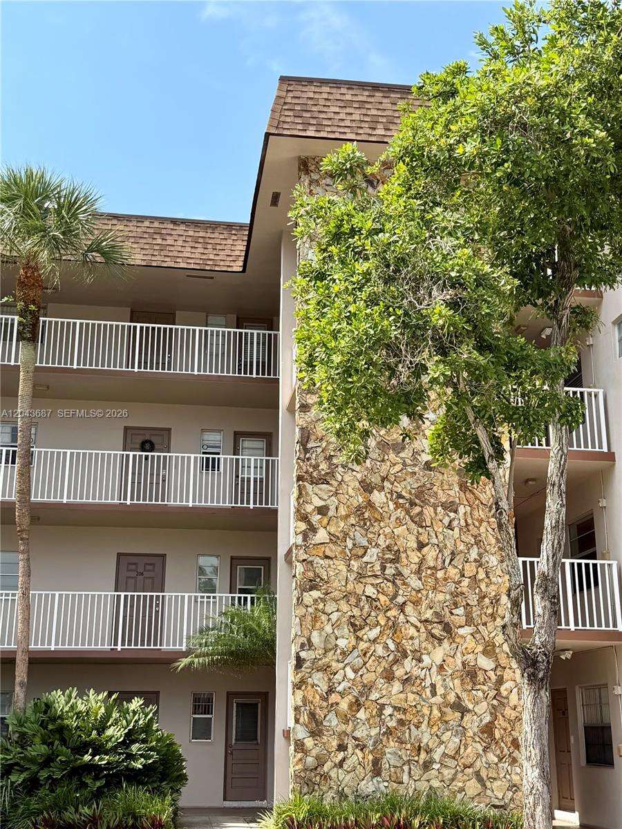 Arrowhead Condo No Viii | Unit #405 Unit #405 | Picture 2