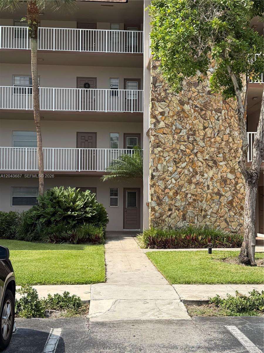 Arrowhead Condo No Viii | Unit #405 Unit #405 | Picture 4