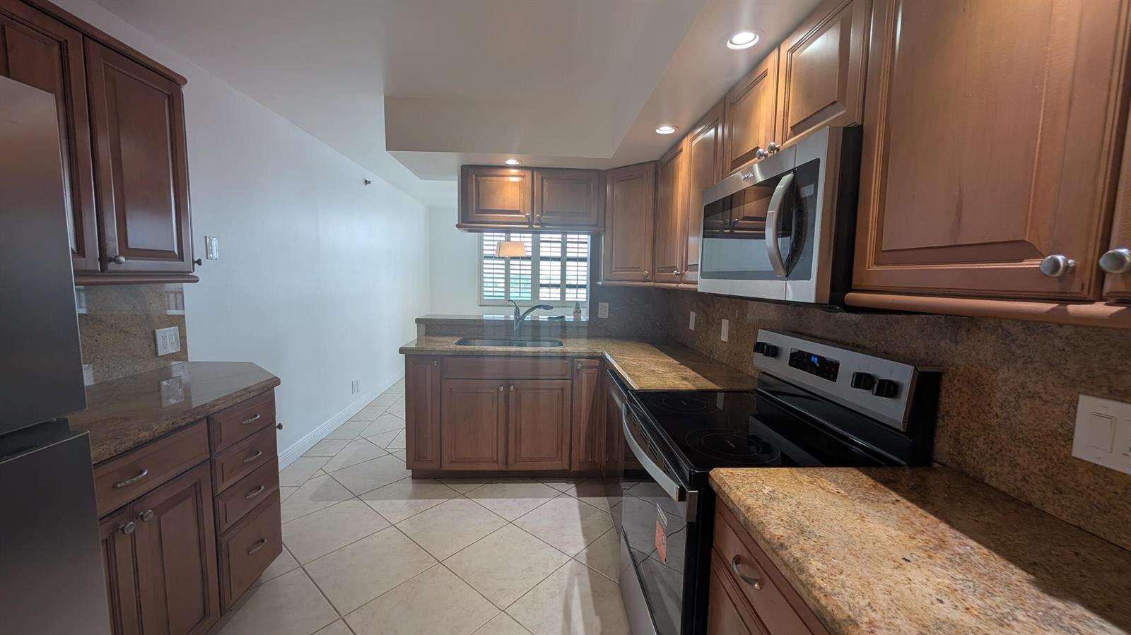 Lake Emerald Condominium No Four | Unit #810 Unit #810 | Picture 20