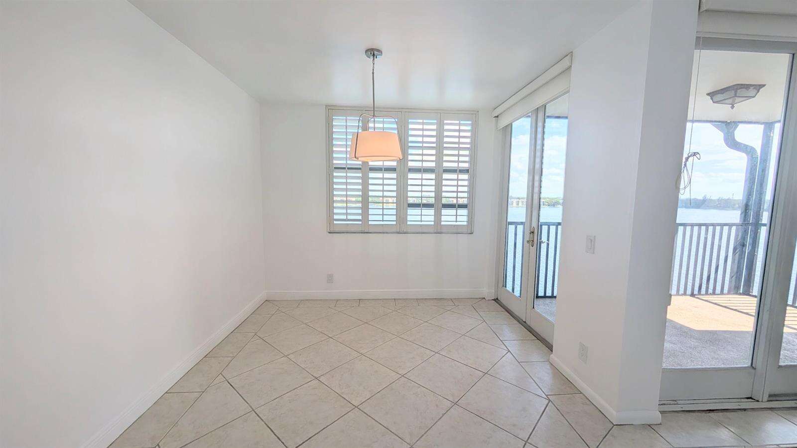 Lake Emerald Condominium No Four | Unit #810 Unit #810 | Picture 3
