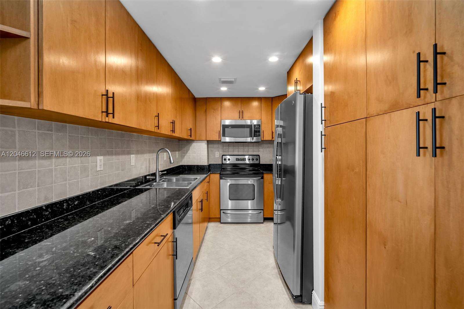 Island Pointe | Unit #8F Unit #8F | Picture 8