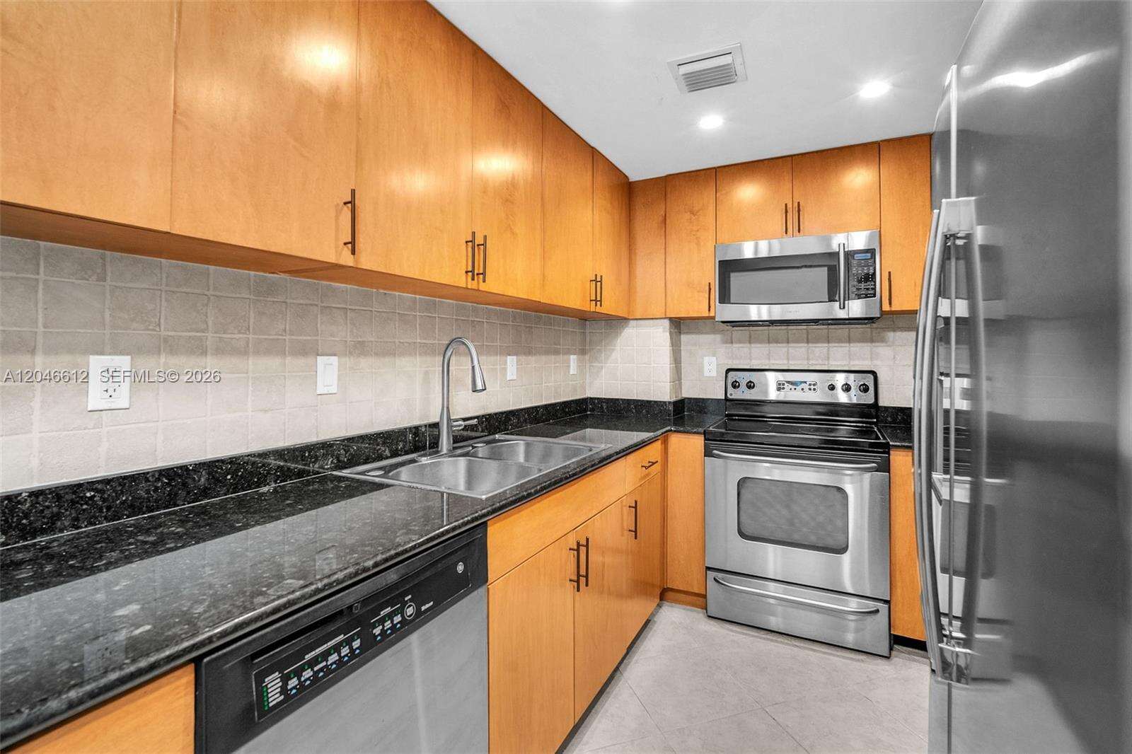 Island Pointe | Unit #8F Unit #8F | Picture 9