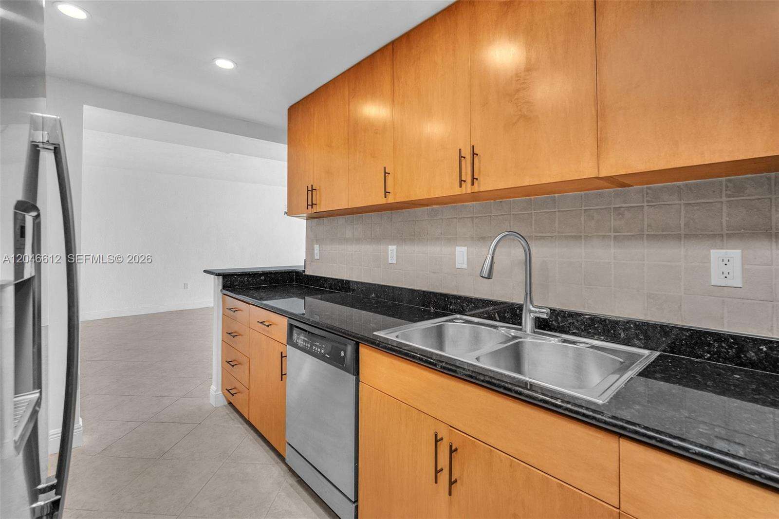 Island Pointe | Unit #8F Unit #8F | Picture 10