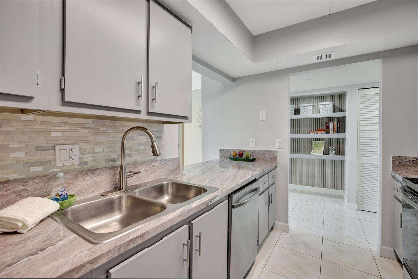 River Reach Condominium Iii | Unit #415 Unit #415 | Picture 5