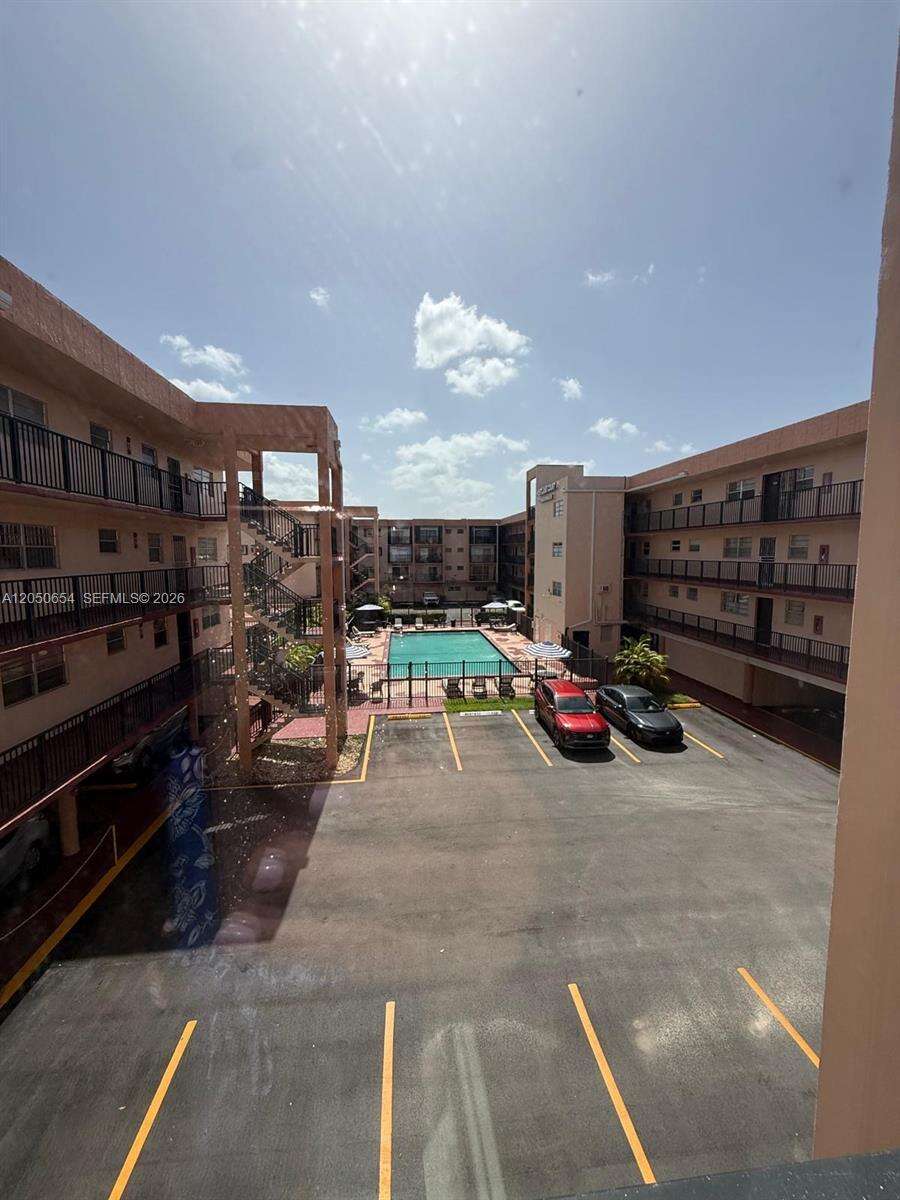 Westland Courts | Unit #346-B Unit #346-B | Picture 1