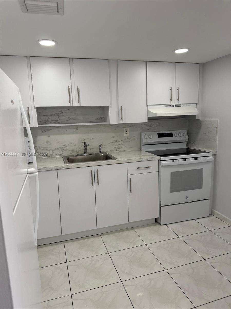 Westland Courts | Unit #346-B Unit #346-B | Picture 3