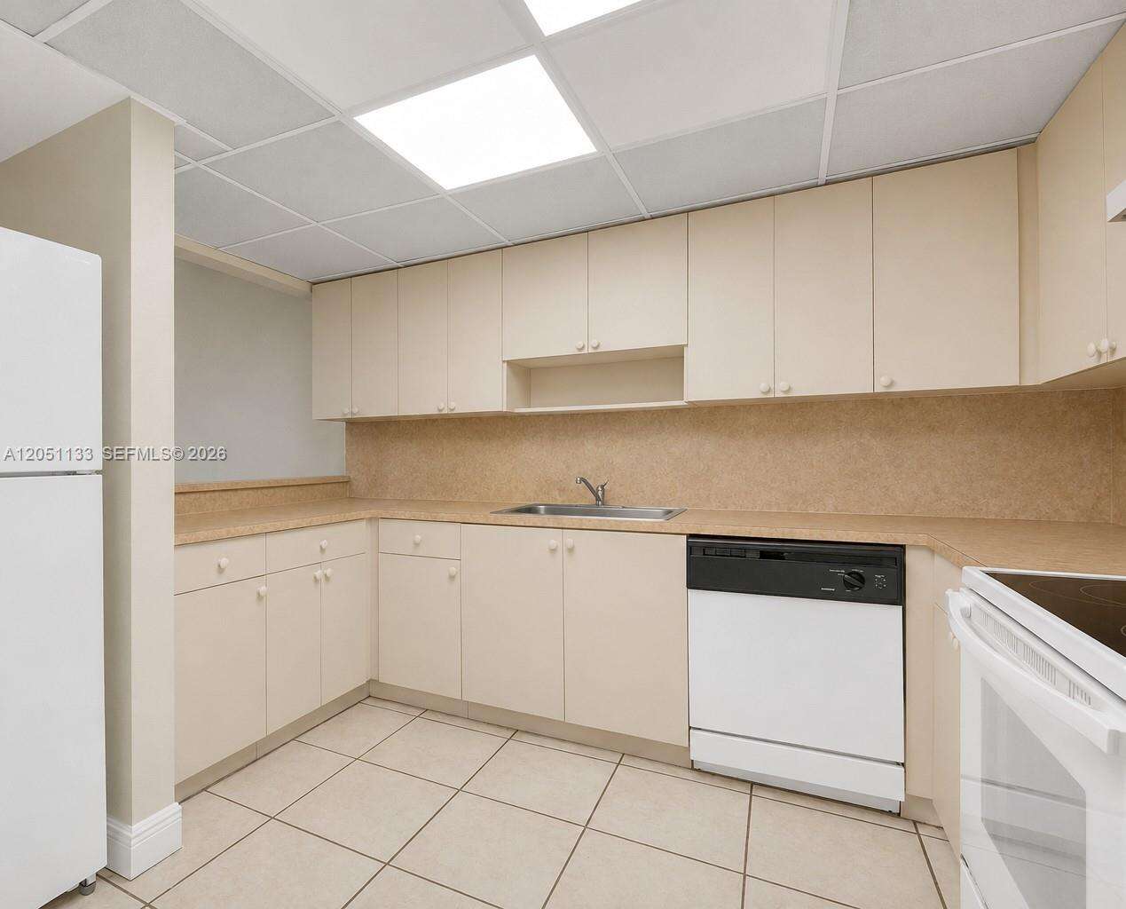 Coral Gate East | Unit #1-531 Unit #1-531 | Picture 3