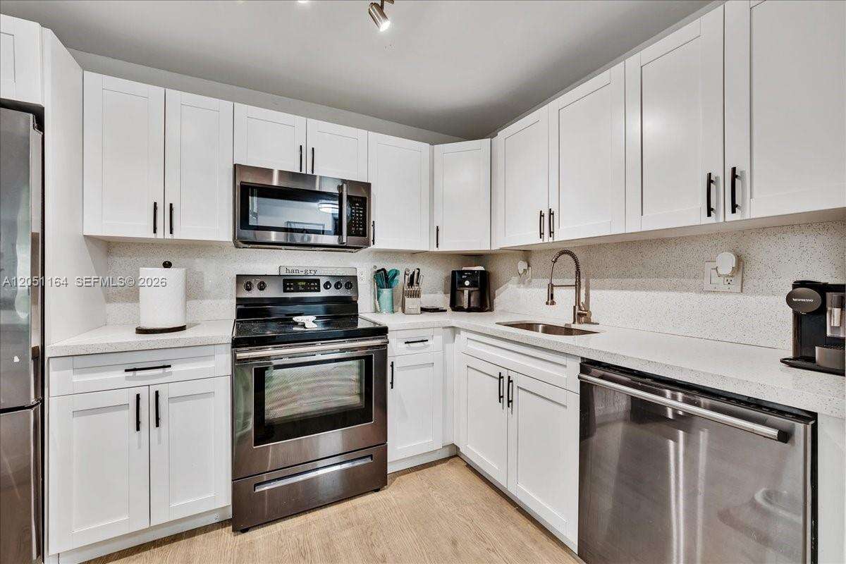 Inwood | Unit #A12 Unit #A12 | Picture 4