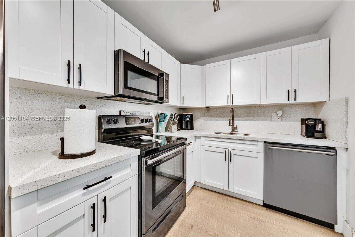 Inwood | Unit #A12 Unit #A12 | Picture 5